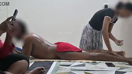 Happy ending caught in Hidden cam with two girls in massage spa