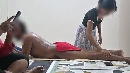 Happy ending caught in Hidden cam with two girls in massage spa