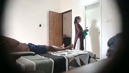 Flashing dick to massage girl while maid cleaning room