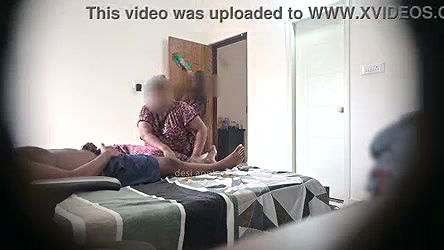 Flashing dick to massage girl while maid cleaning room