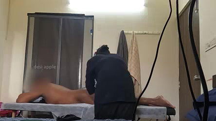 Dick flashing to spa girl