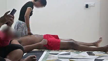 Dick flashing to massage girl