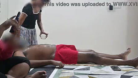 Dick flashing to massage girl