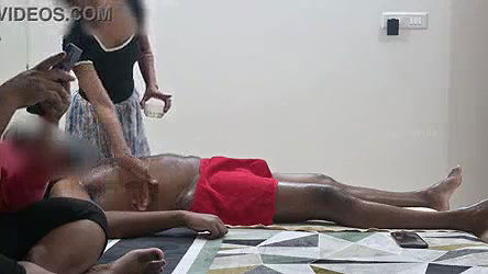 Dick flashing to massage girl