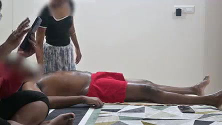 Dick flashing to massage girl