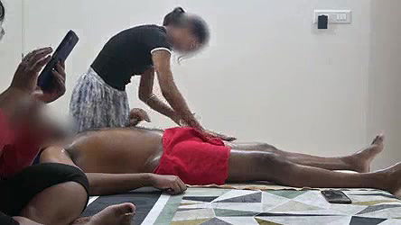 Dick flashing to massage girl