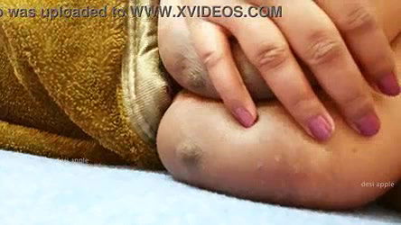 Desi sexy aunty showing boobs