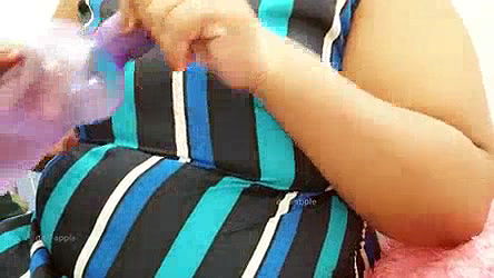 Desi cam girl with sexy tits