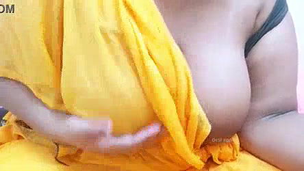 desi aunty with natural boobs