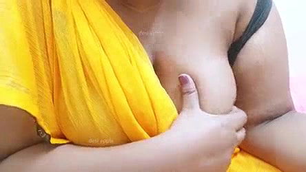 desi aunty with natural boobs