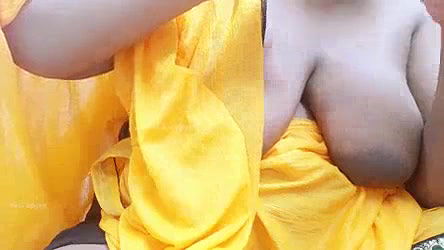 Aunty showing boobs college student