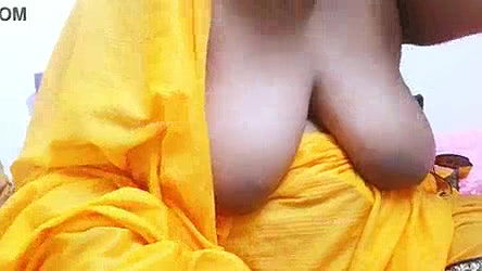 Aunty showing boobs college student