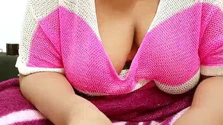 Assam sexy big bhabhi showing boobs