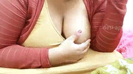 Asian sexy aunty with sexy tits