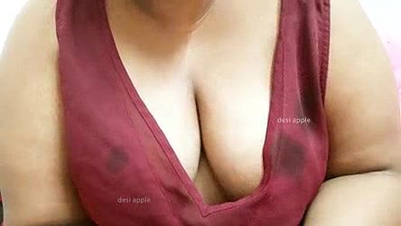 Asian sexy aunty showing big boobs(1)