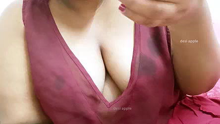 Asian sexy aunty showing big boobs(1)