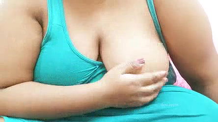 Asian aunty sexy tits(1)
