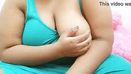 Asian aunty sexy tits(1)