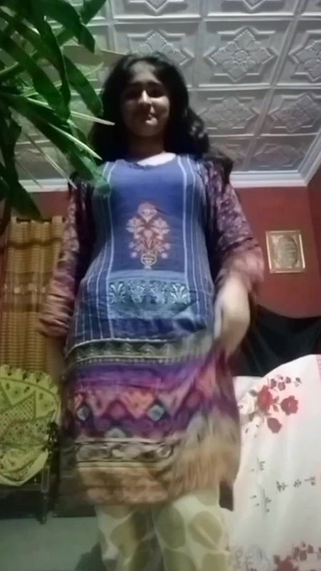 Desi cutie removing clothes and showing full naked