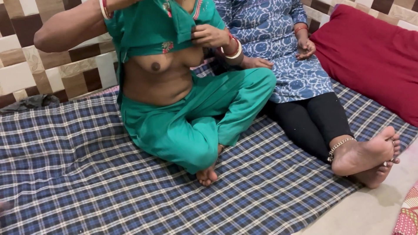 Do bhabhi ko ek mein chuchi dhawai full enjoyment