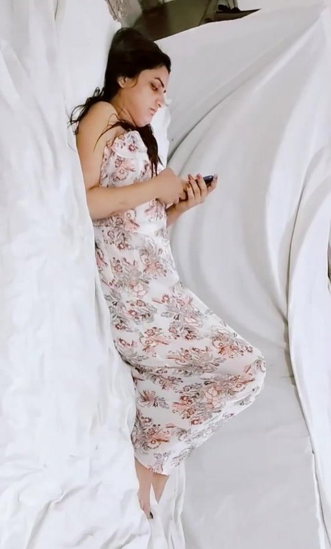 Super hoot Horny paki grl Calling n waiting BF n then sx