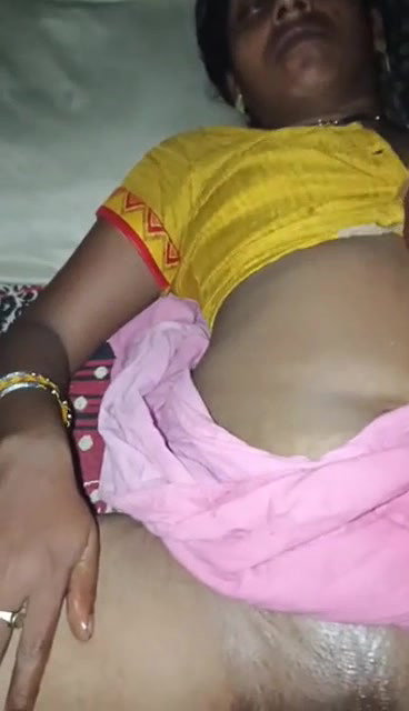 DESI VILLAGE WIFE GETTING BOTTLE FUCKED ANS RIDING