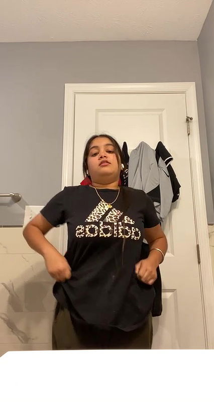 Beautiful cute and sexy maal mms in bathroom