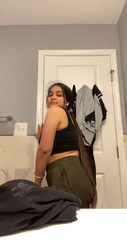 Beautiful cute and sexy maal mms in bathroom