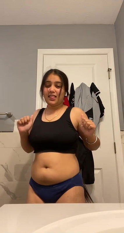 Beautiful cute and sexy maal mms in bathroom