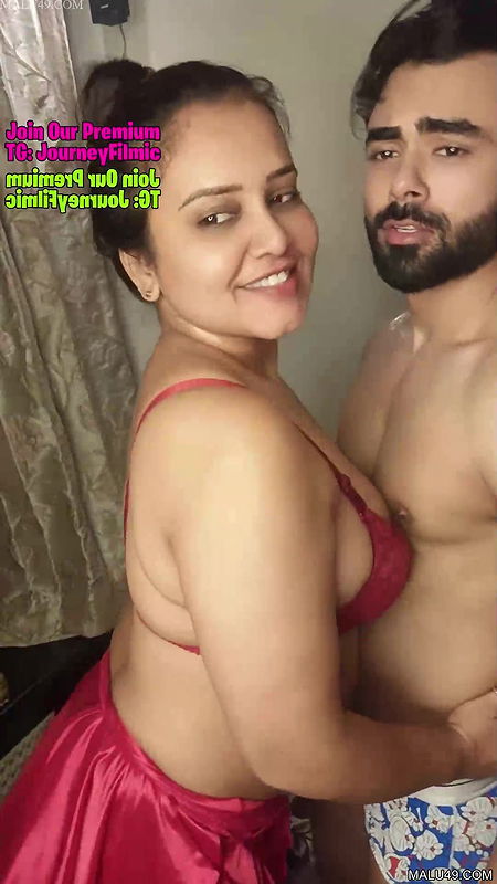 Priya Gamer New Couple Oil Massage