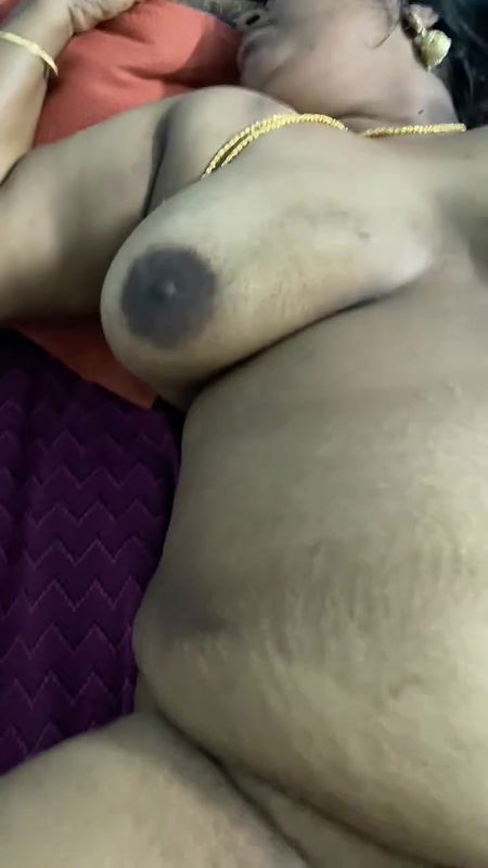 Mature bhabhi pussy fingering by lover