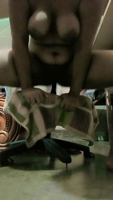 Horny Bhabi Riding Hard On A Torch Light