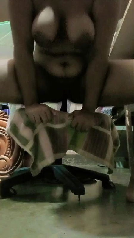 Horny Bhabi Riding Hard On A Torch Light