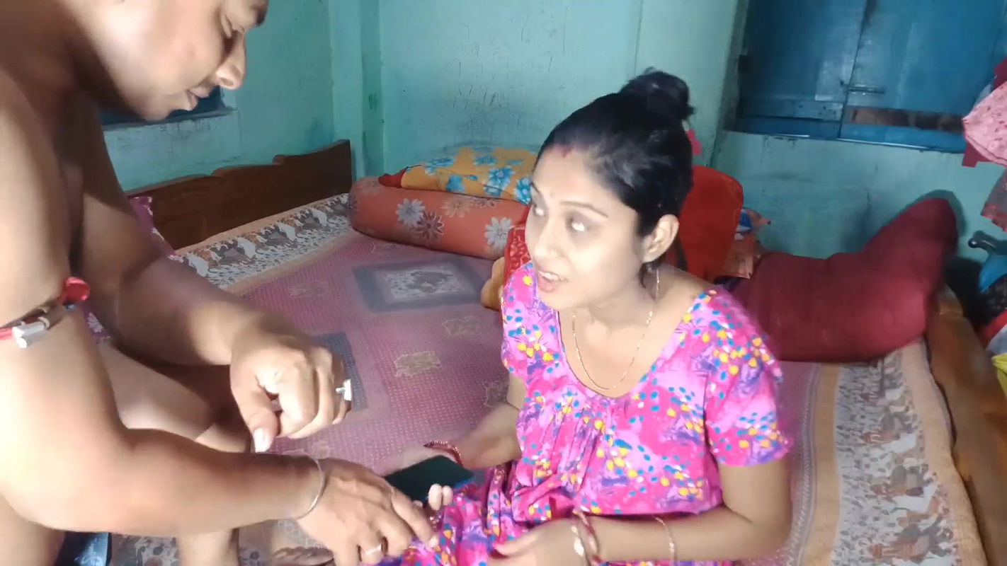 Bengali Beautiful hot girl Pinki first time sex with Step-Sister’s husband