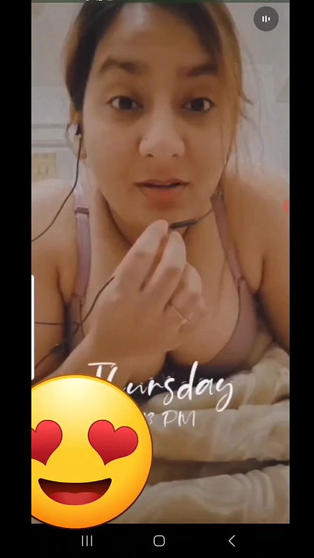 Desi lady removing bra and showing boobs