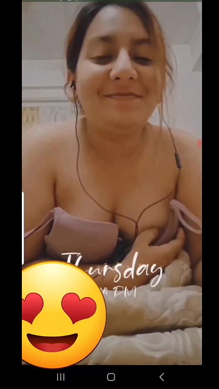 Desi lady removing bra and showing boobs