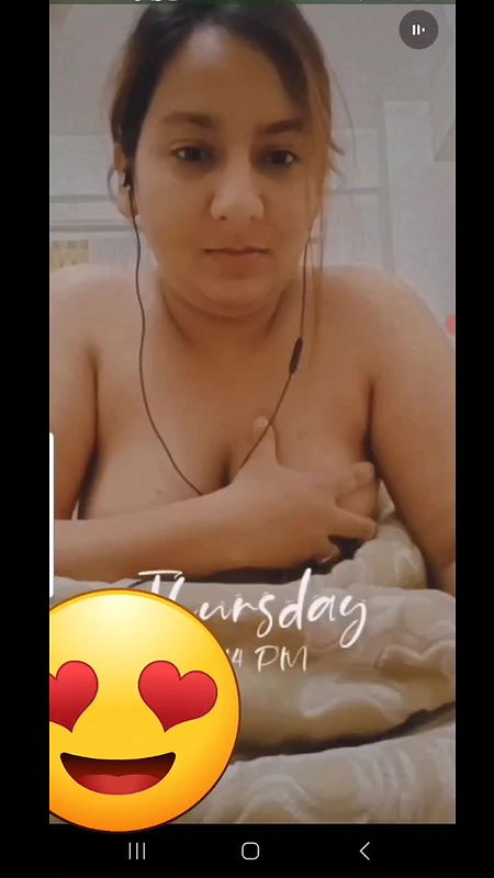 Desi lady removing bra and showing boobs