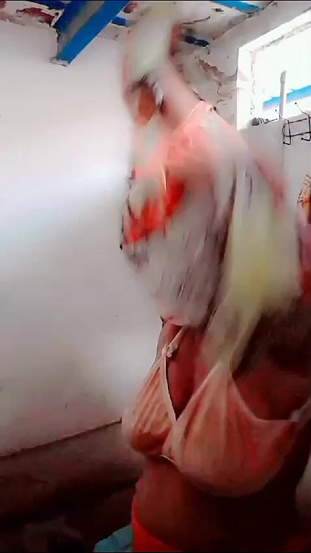 Desi girl bathing an showing boobs