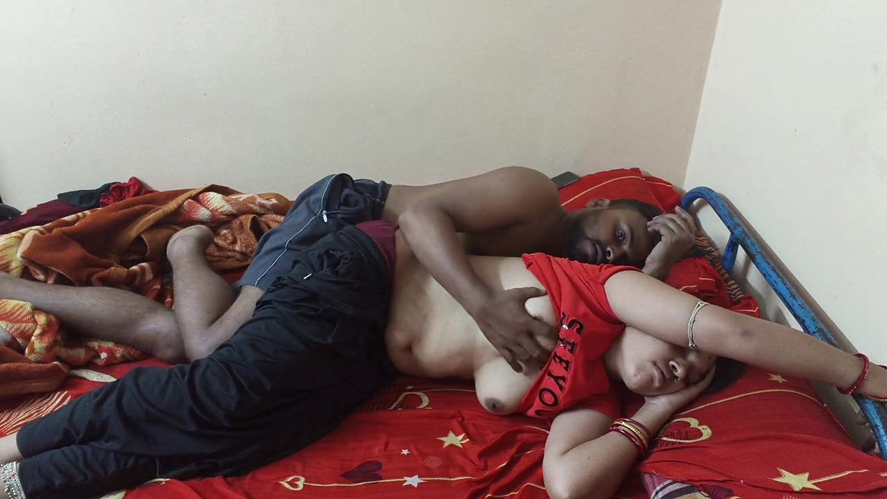 Apni choti behen ke saat ne kiya kissing and sex indian Sex