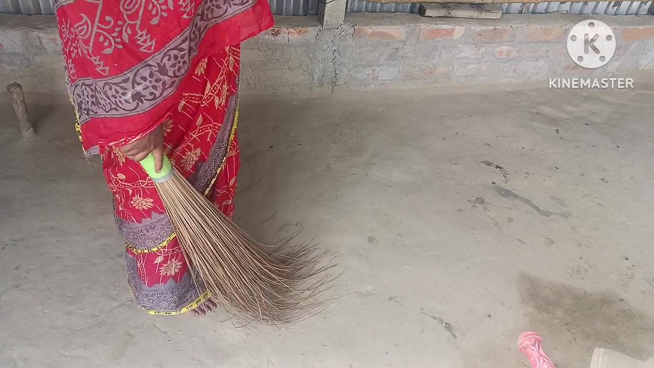 Pados ki bhabhi jhadu maar raha tha jakar chudai ki bahut maja aaya