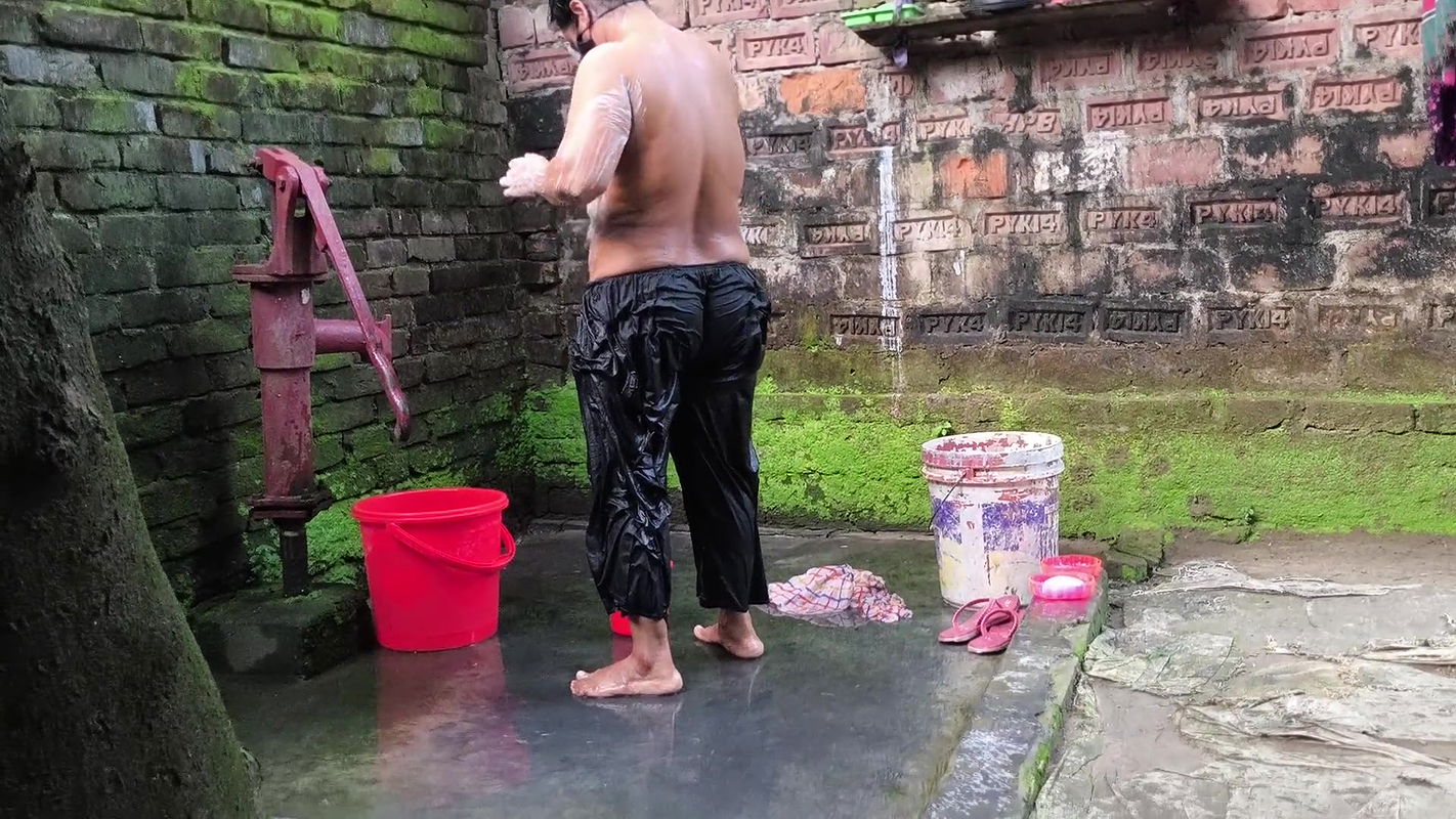 I see my girlfriend taking bath after which I hugged her and started fucking her ass