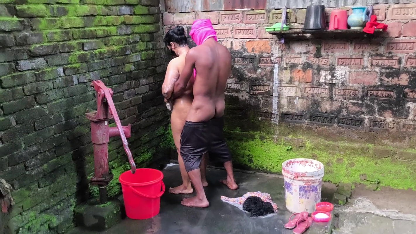 I see my girlfriend taking bath after which I hugged her and started fucking her ass