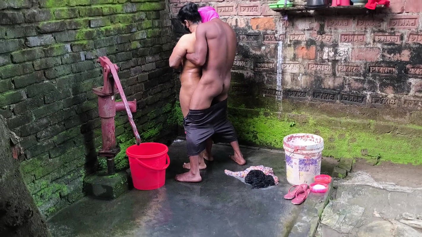 I see my girlfriend taking bath after which I hugged her and started fucking her ass