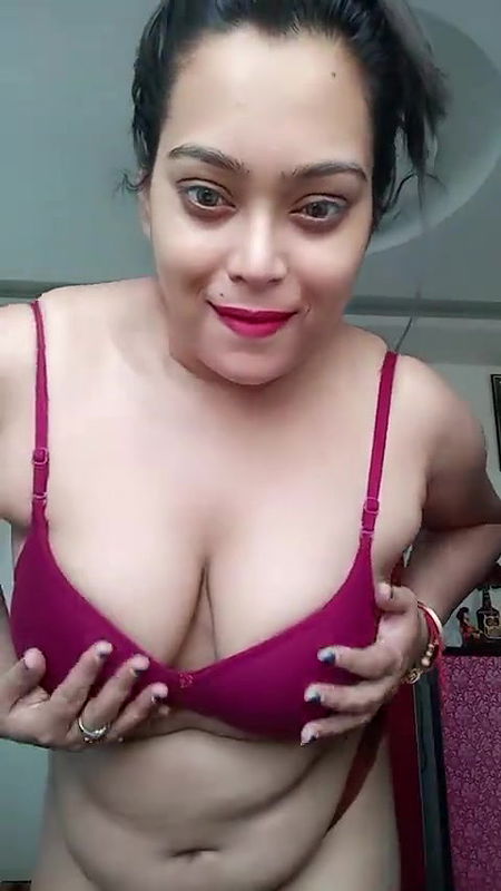 Sexy Bhabi Showing