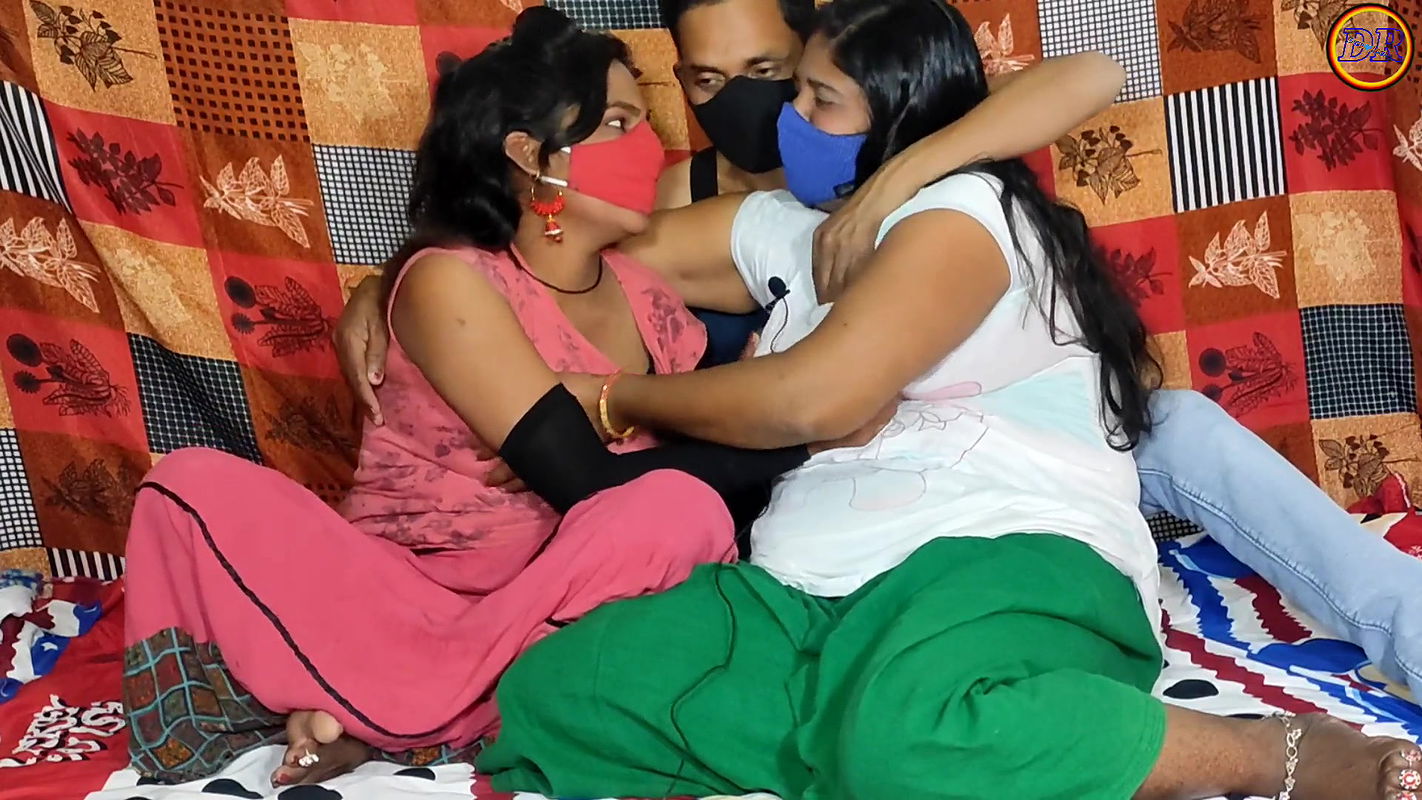 Do Desi Indian Bhabhi ki mast chudai on-camera