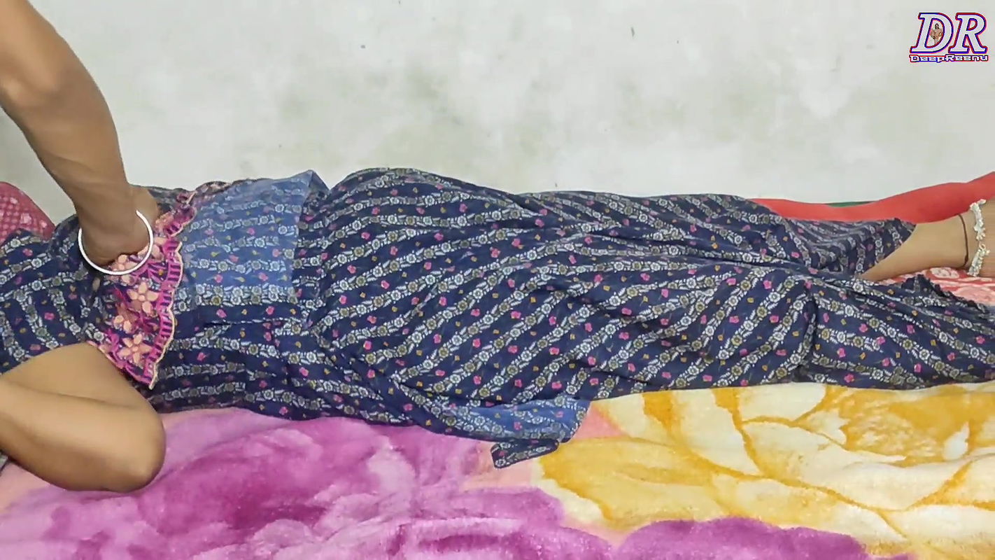 Reenu ki friend ne Reenu ke pati ke sath sex kiya liye khoob maje