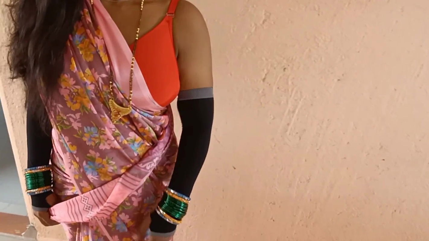 On the pretext of playing 3 leaves, the neighbor immediately in Hindi clear voice