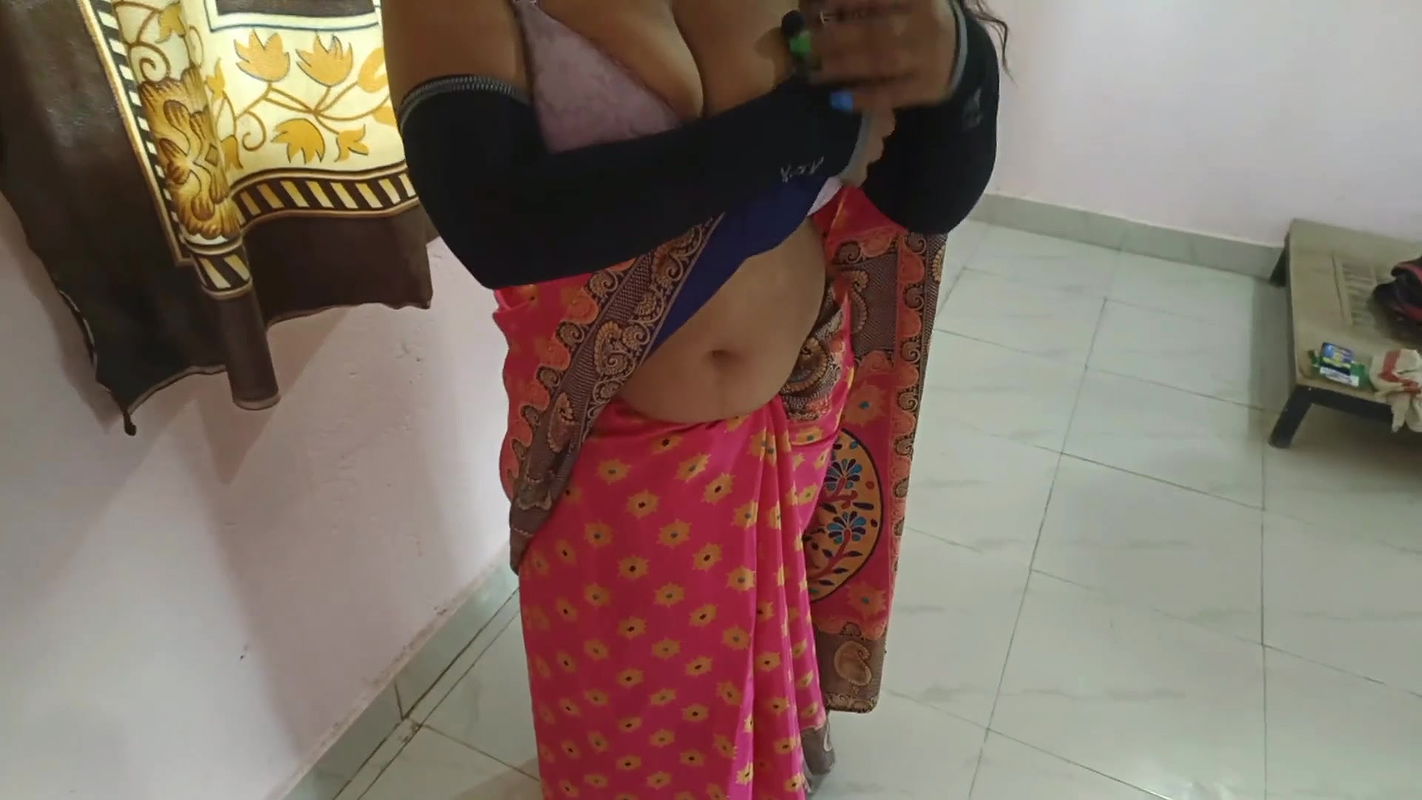 Desi padosan sarika bhabhi ki anal aur doggy style ki chudai kar padosan ki gaand choot lal pili kar dali