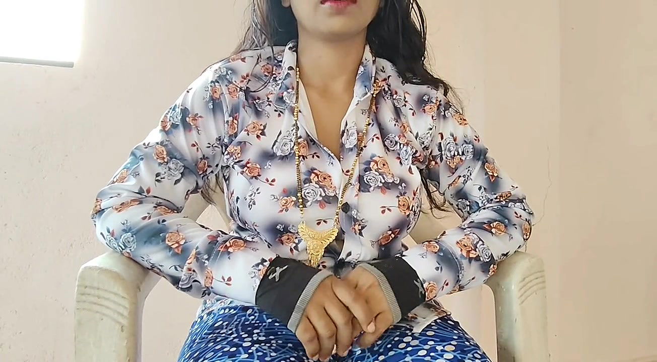 Hot sexy bhabhi has sex with office boss to get job in corporate company