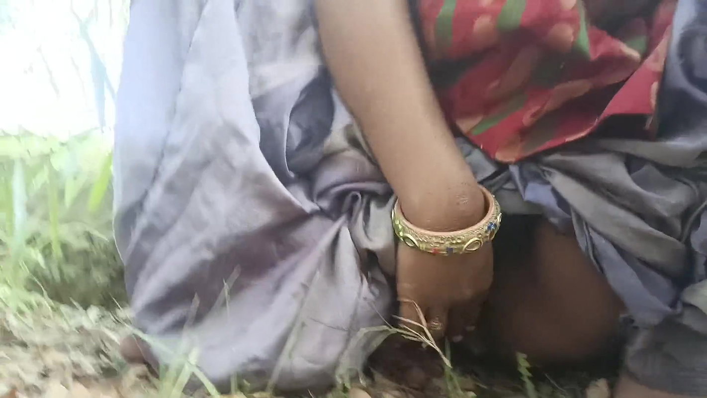Finger chudai se Nikal Gaya bhabhi ka peshab